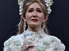 演都不演了！业内人暗示谢娜假唱嘲观众“异食癖” 评价太扎心